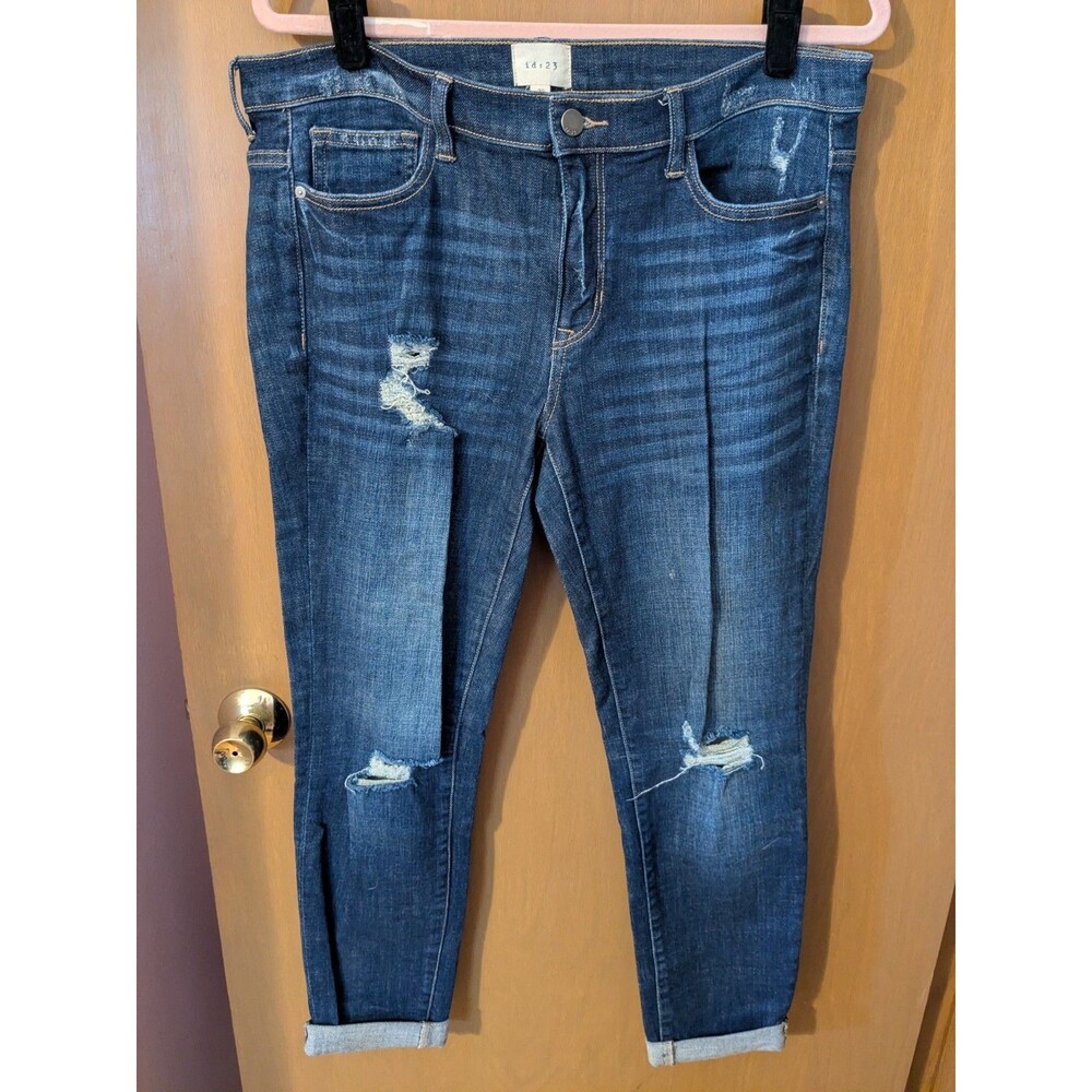id:23 Size 30 Distressed Skinny Jeans